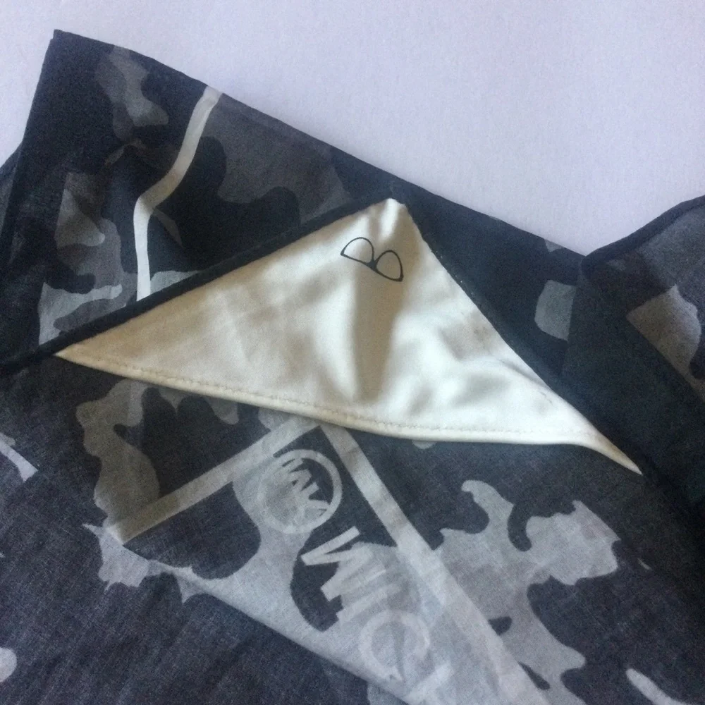 MICHAEL KORS COTTON SCARF/BANDANA BLACK AND GRAY CAMO PRINT WITH LOGO NWOT
